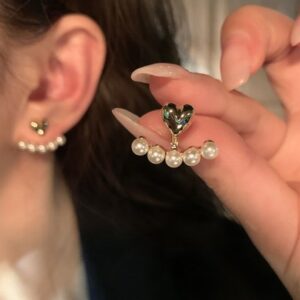 Pearl Curve Heart Stud Earrings